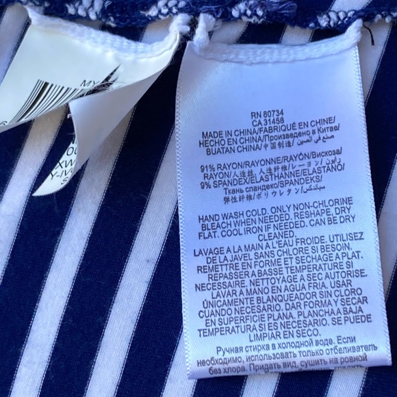 BCBGMaxAzria Open Black Flowy Striped Top S 🌸 - Picture 9 of 11